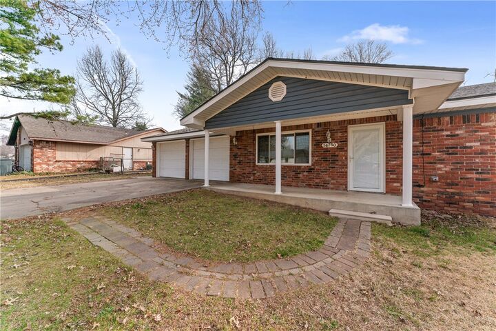 Property Photo: 14750 Oakcrest Drive AR 72761