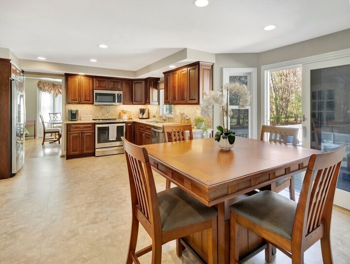 Property Photo:  7 Fieldstone Dr  MA 02048 
