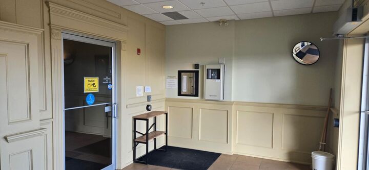 Property Photo: 4425 Heritage Way 405 AB T4L 2P4