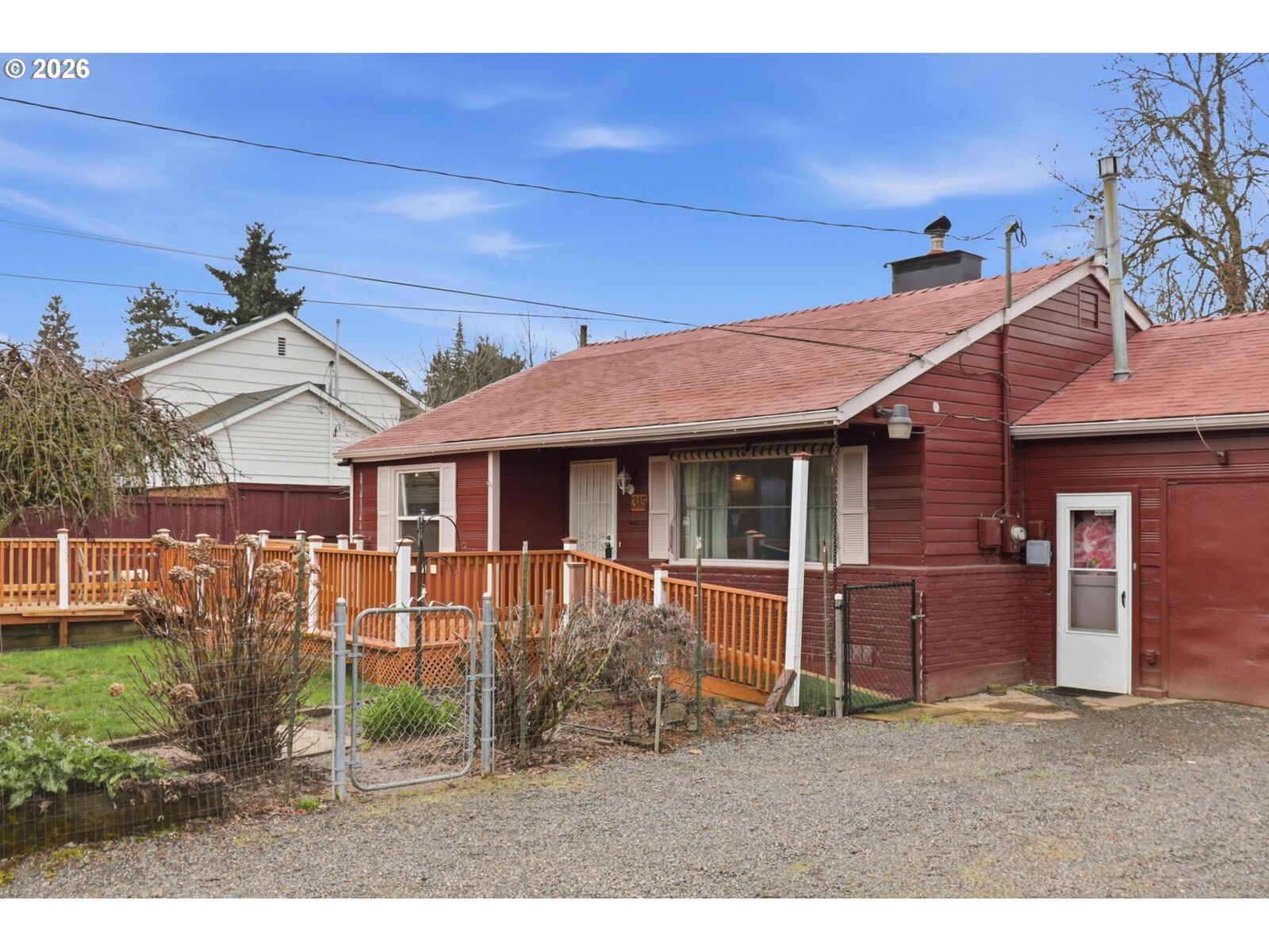 Property Photo: 315 SE 15th Ave OR 97123