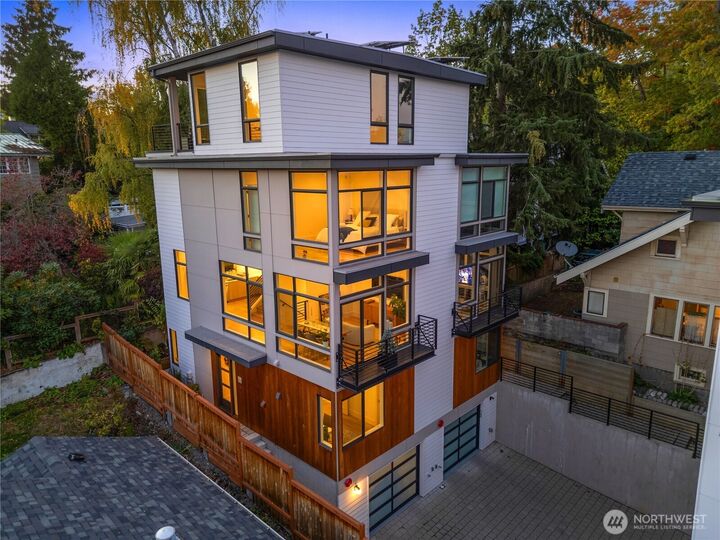 Property Photo:  3959  1st Avenue NE A  WA 98105 