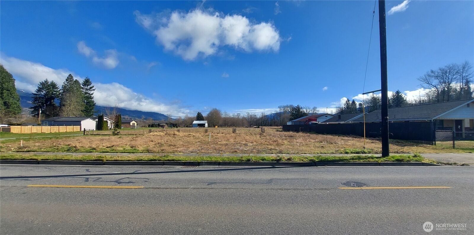 Property Photo:  909 N Fruitdale Road  WA 98284 