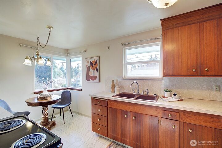 Property Photo: 3110 SW 105th Street WA 98146