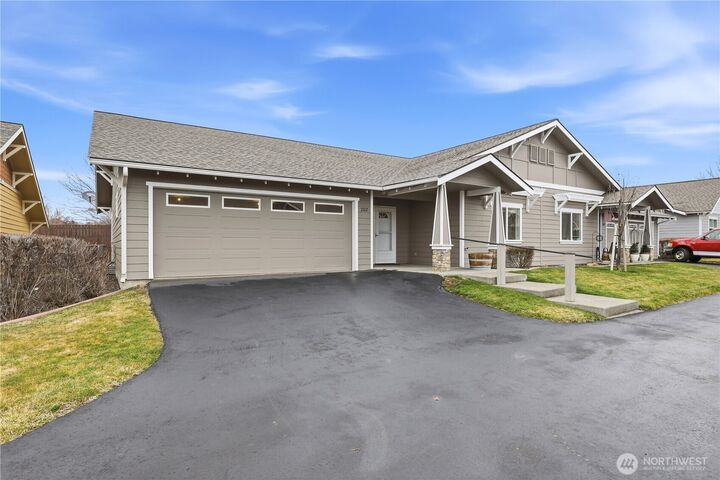 Property Photo:  803 S Willow Street 202  WA 98926 