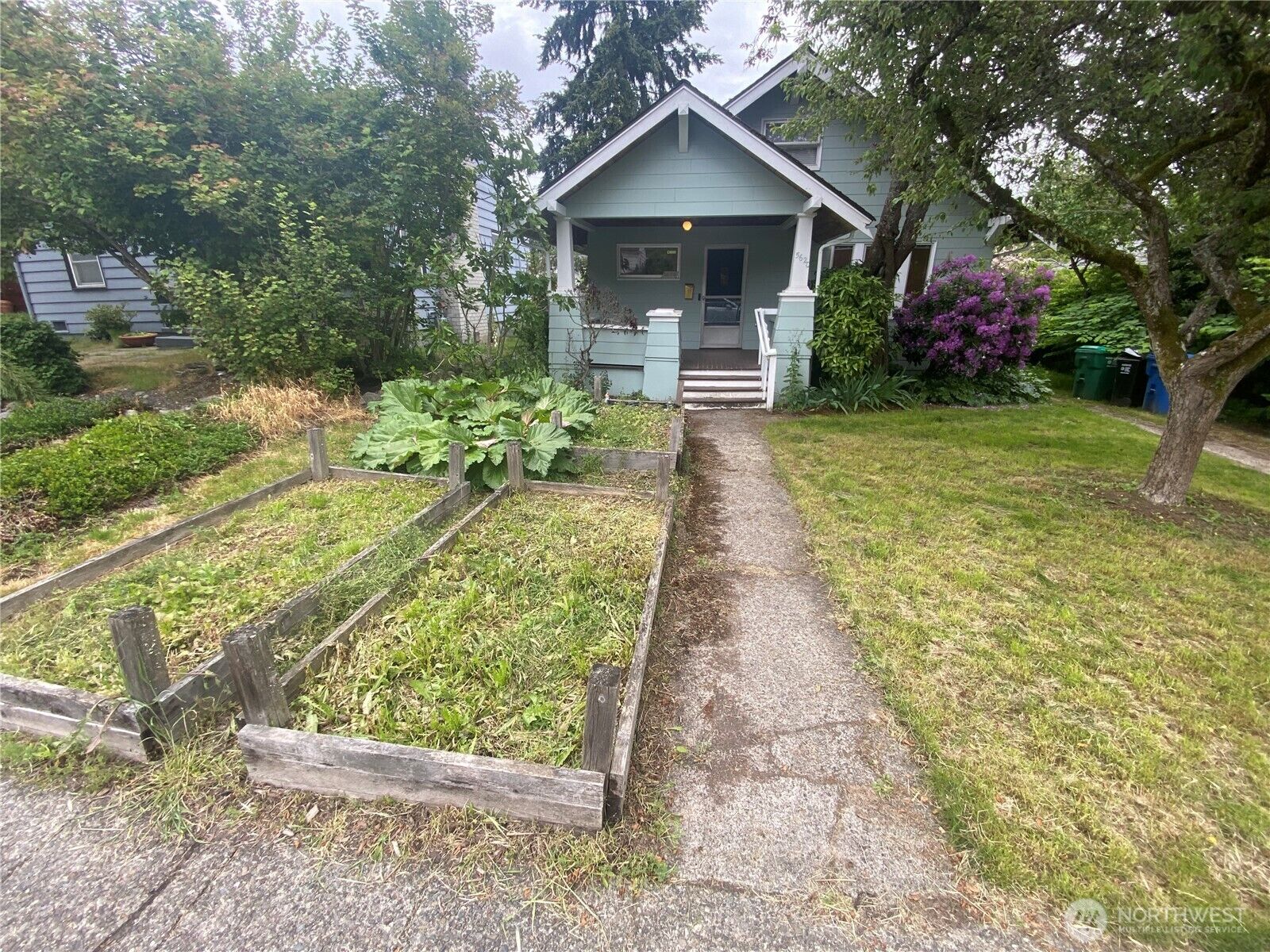 Property Photo: 5620 40th Avenue SW WA 98136