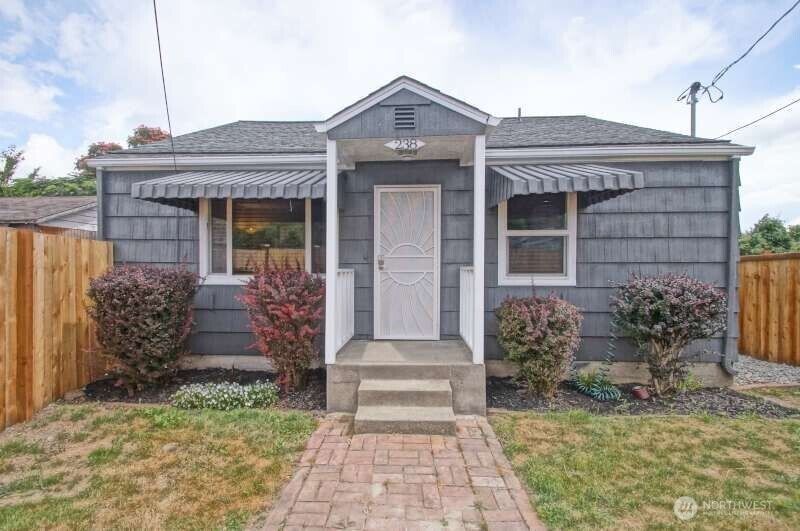 Property Photo: 238 Park Place N WA 98057