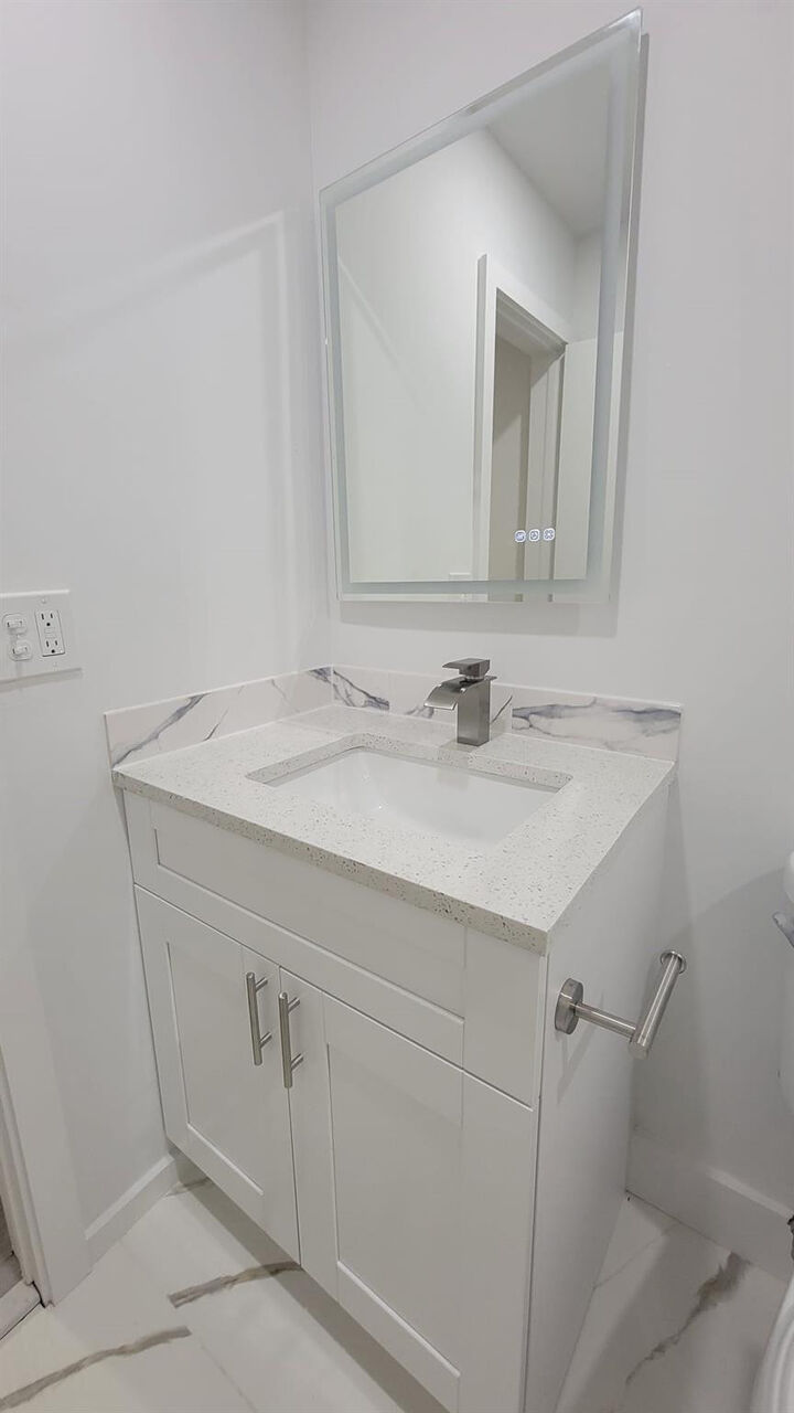 Property Photo:  618 SW 14th Terrace 4  FL 33312 