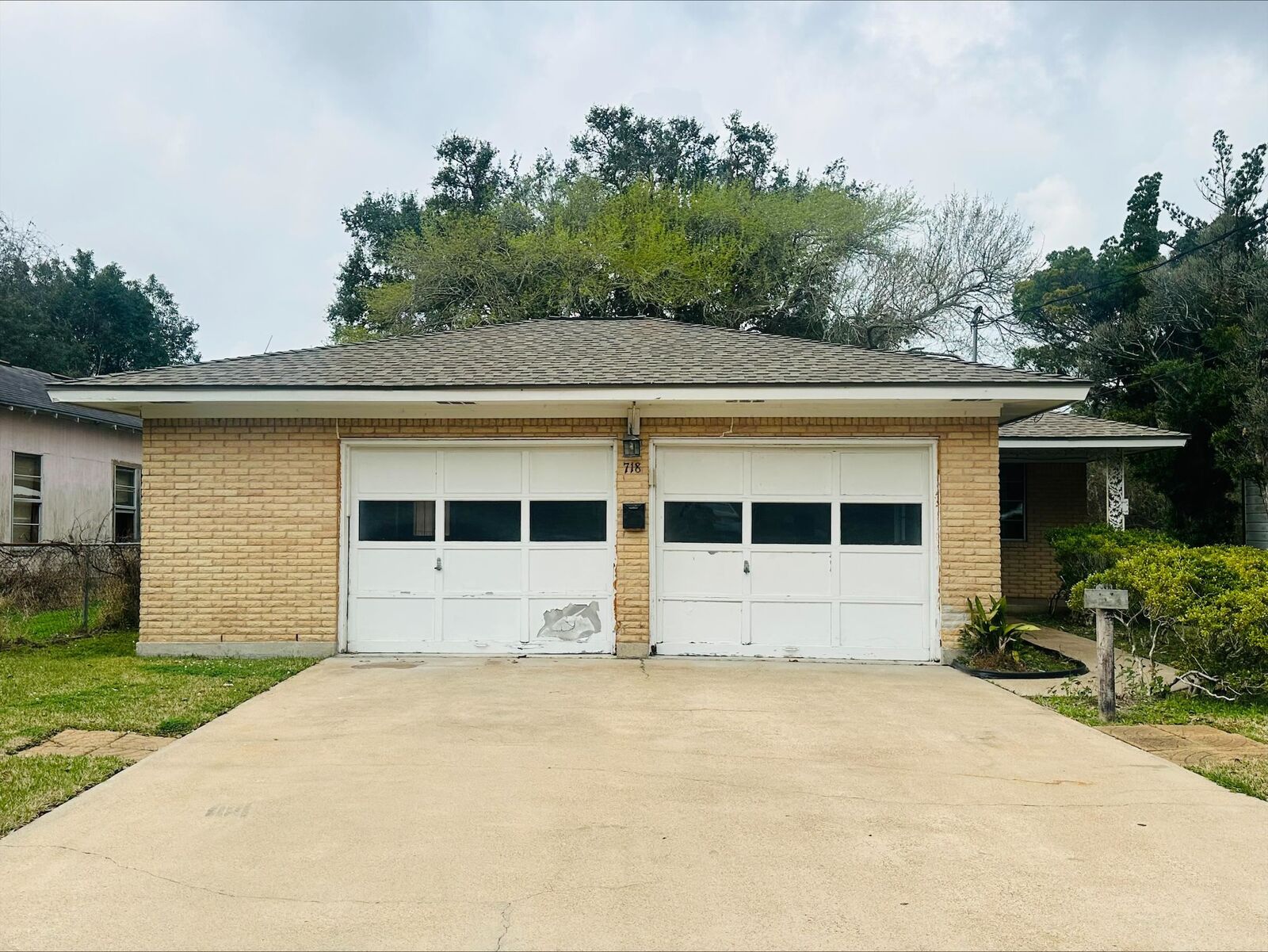 Property Photo:  718 Flint  TX 77630-0000 
