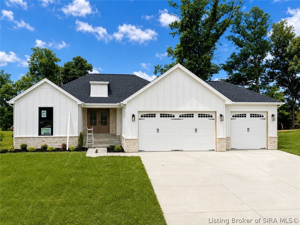Property Photo: 7624 Melrose Lane 537 IN 47111