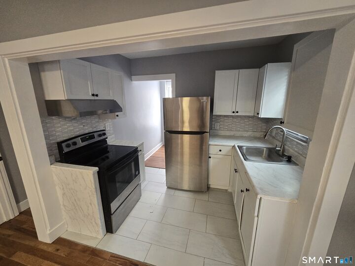 Property Photo:  108 Dewitt Street  CT 06519 