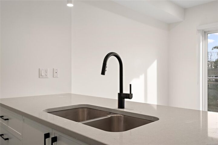 Photo de la propriété:  1102 Esquimalt Rd 309  BC V9A 0L3 