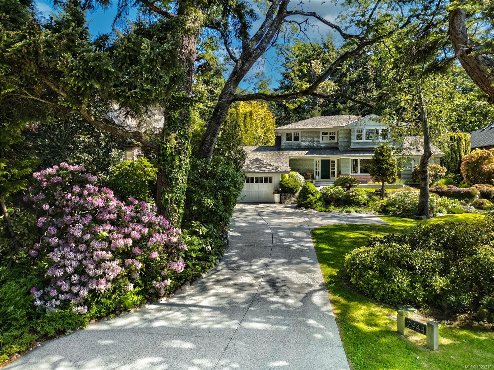 Property Photo: 2944 Tudor Ave BC V8N 1M1