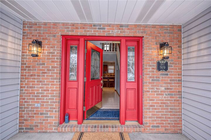 Property Photo: 919 Lodgepole PA 15126