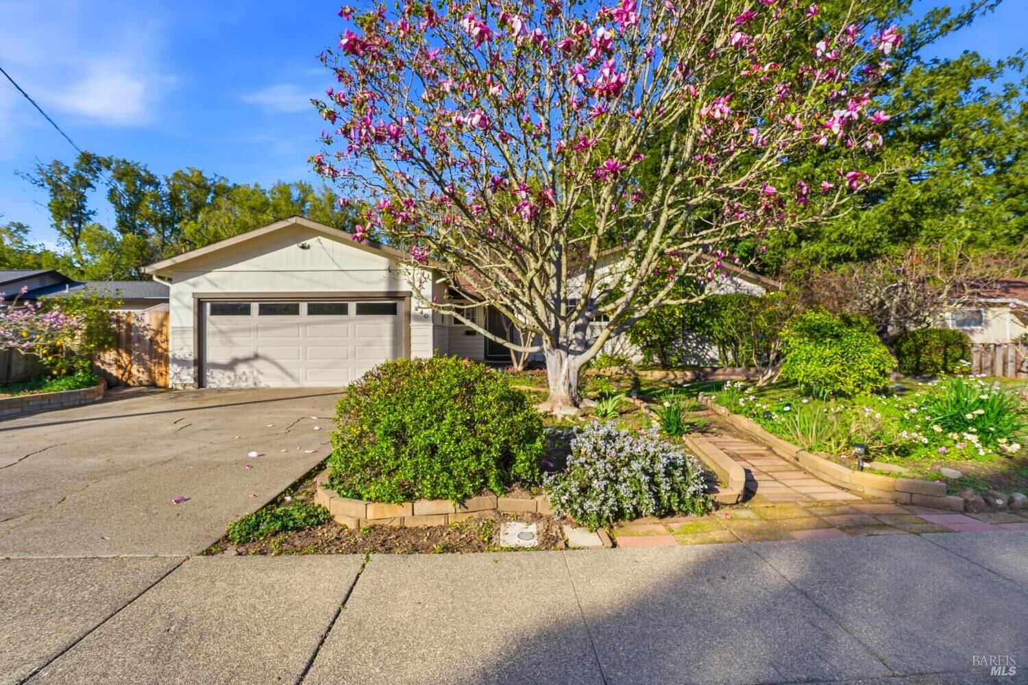 Property Photo: 440 Calle De La Mesa CA 94949