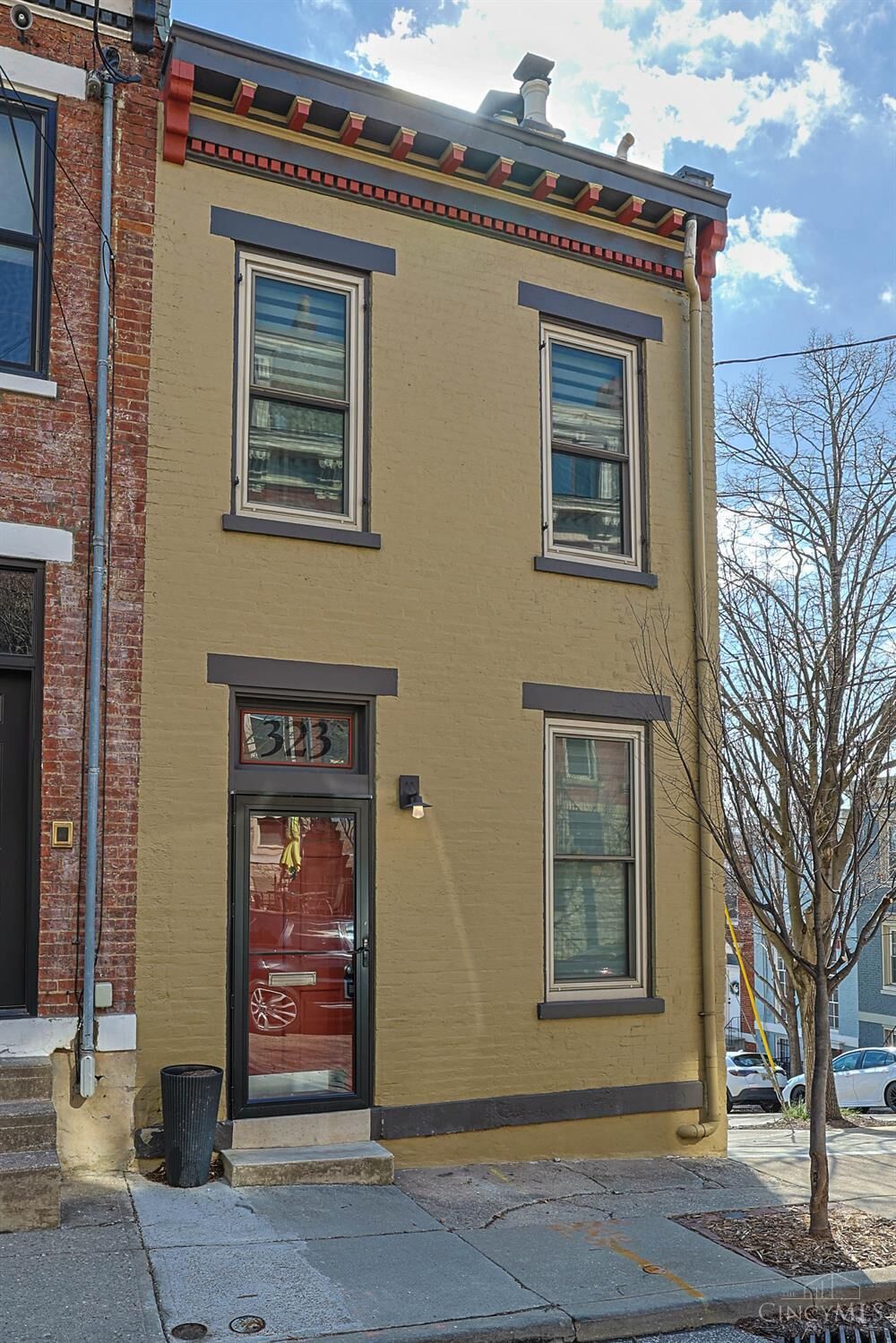 Property Photo:  323 Milton Street  OH 45202 