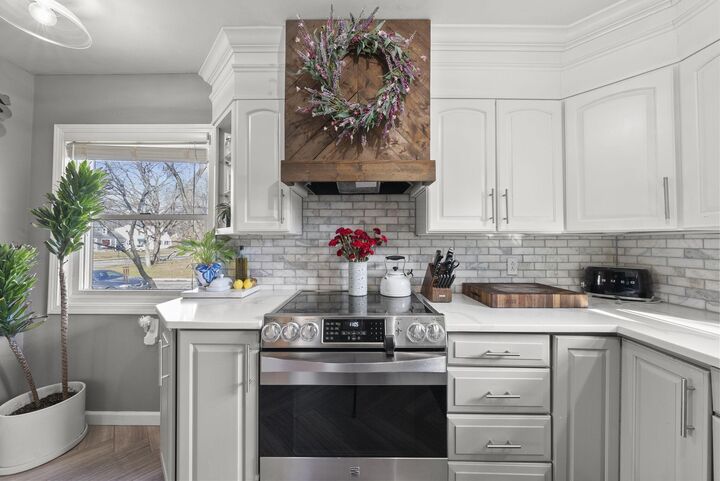 Property Photo: 3194 Mountview Road OH 43221