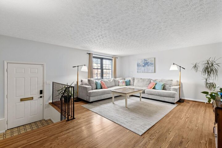 Property Photo: 2813 Kingsrowe Court OH 43209