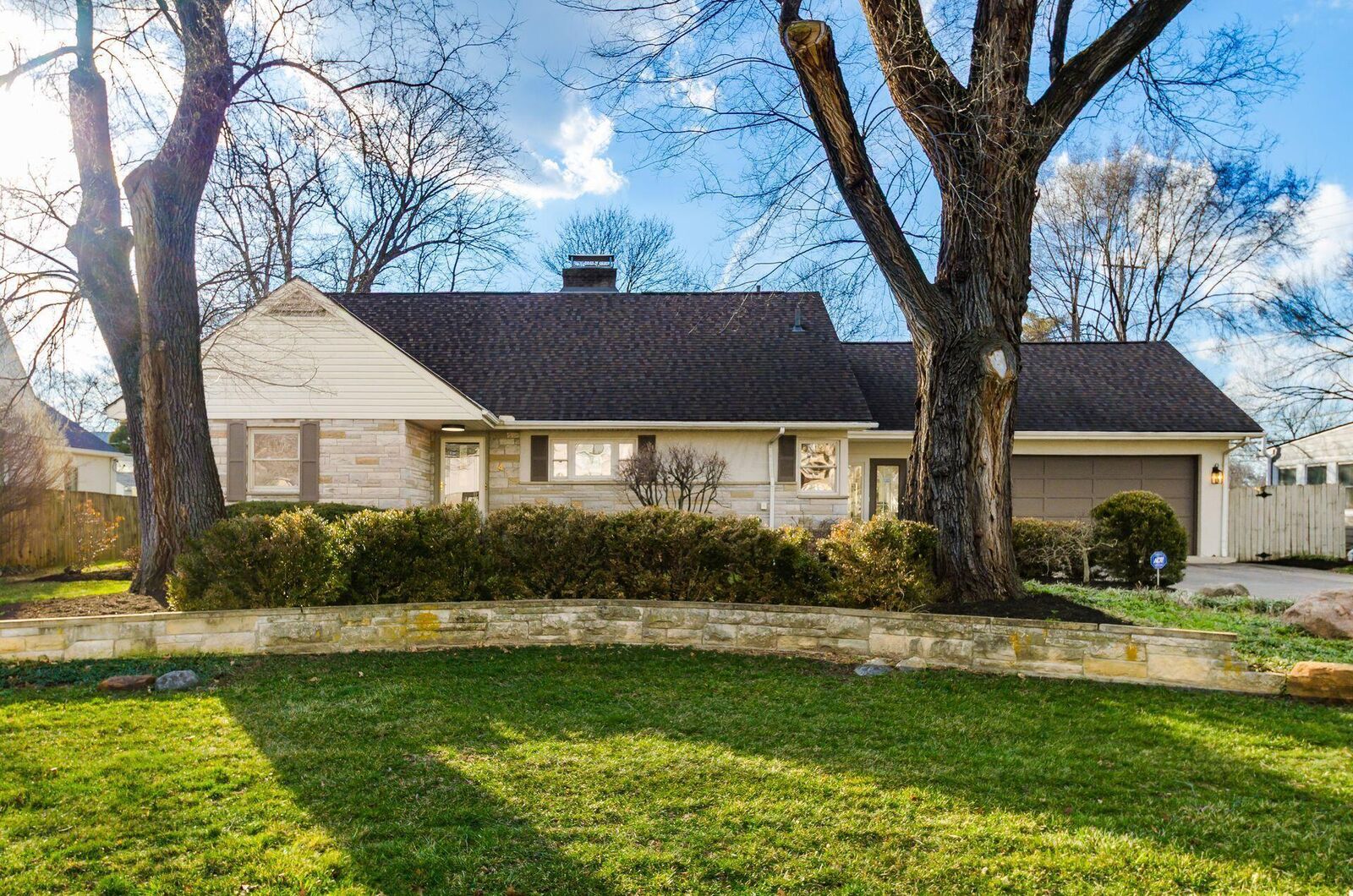 Property Photo: 41 S Broadleigh Road OH 43209