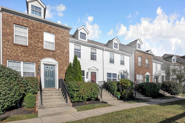 Property Photo:  1010 Hartford Village Boulevard  OH 43228 