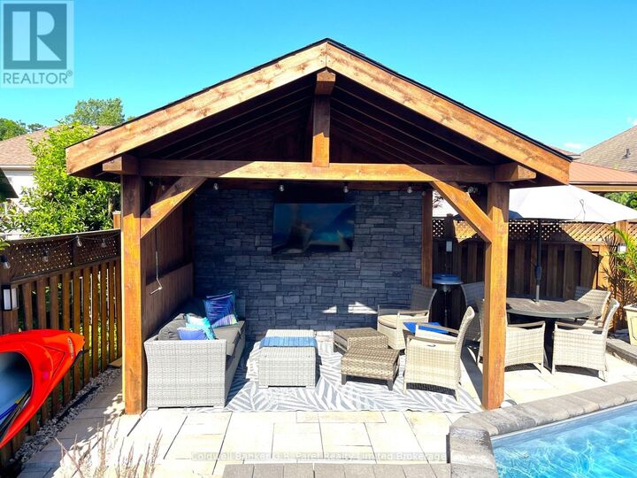 Property Photo:  32 Macdonald Crescent  ON N3R 8B2 