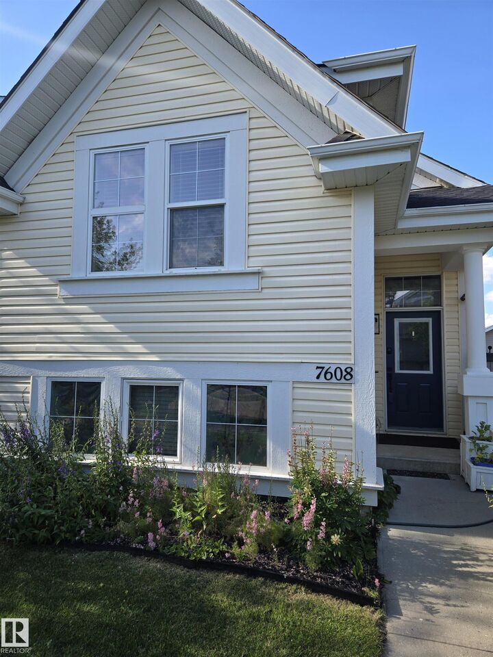 7608 15 Avenue SW — photo 1