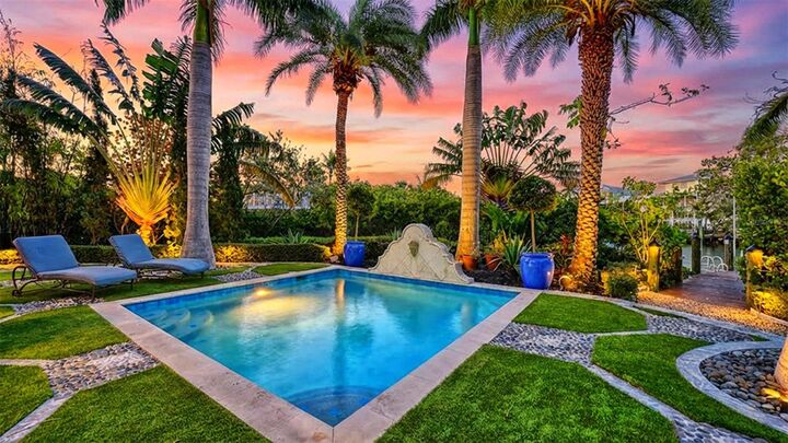 Property Photo: 513 Villa Rosa Way FL 34216