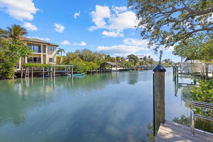 Property Photo:  5045 Oxford Drive  FL 34242 