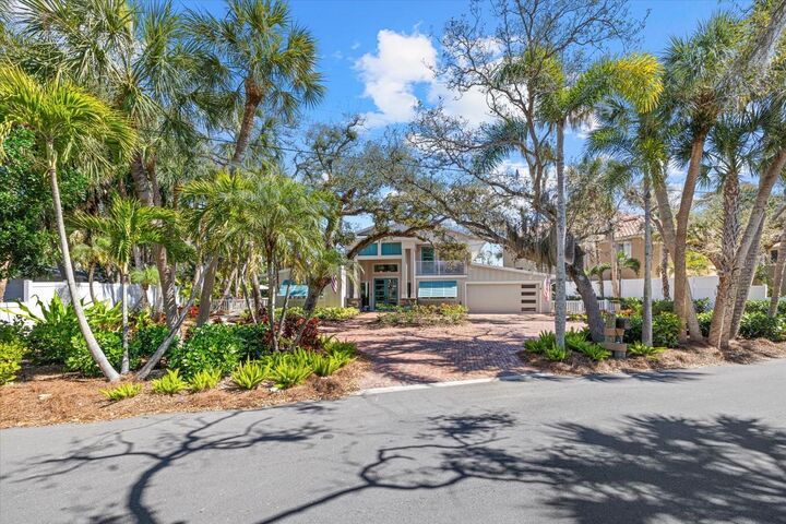 Property Photo: 5045 Oxford Drive FL 34242