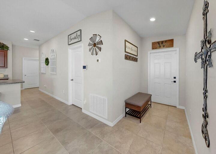 Property Photo:  1624 Broad Winged Hawk Drive  FL 33570 