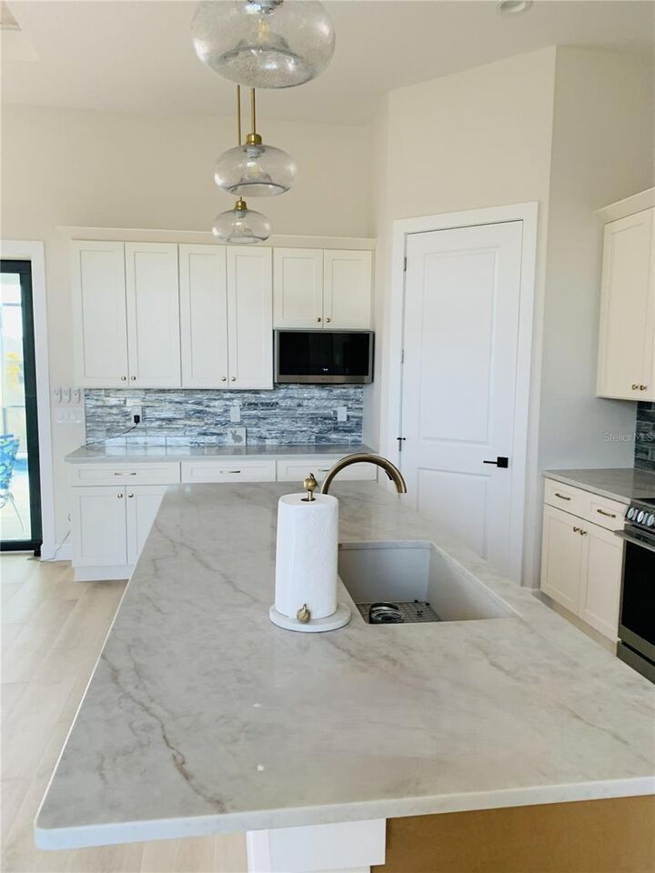 Property Photo: 703 Boundary Boulevard FL 33947