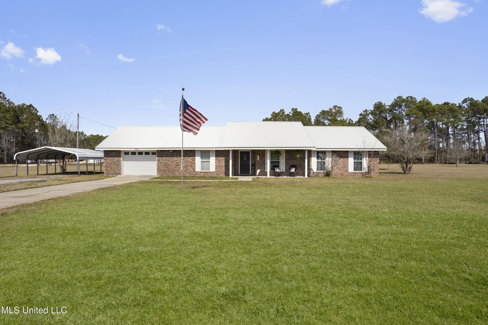 Property Photo:  608 Hogan Street  MS 39576 