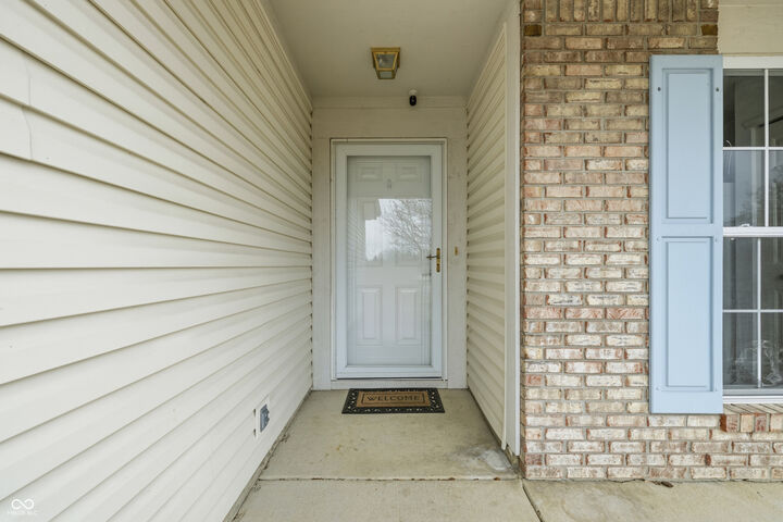 Property Photo:  5048 Thompson Park Boulevard  IN 46237 