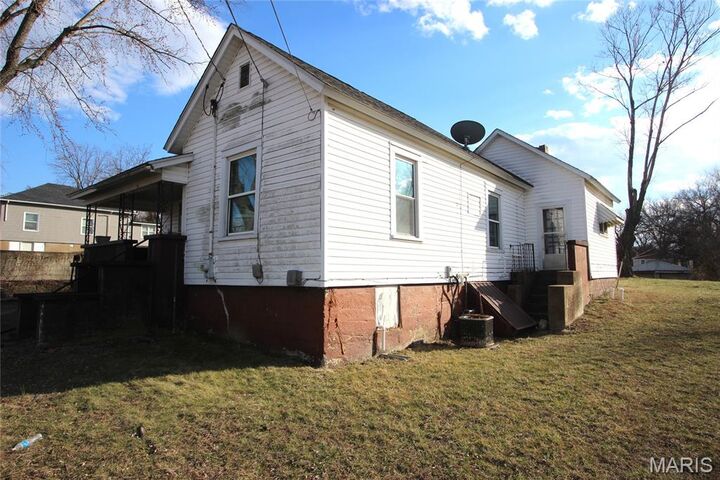 Property Photo: 307 E Main Street MO 63601