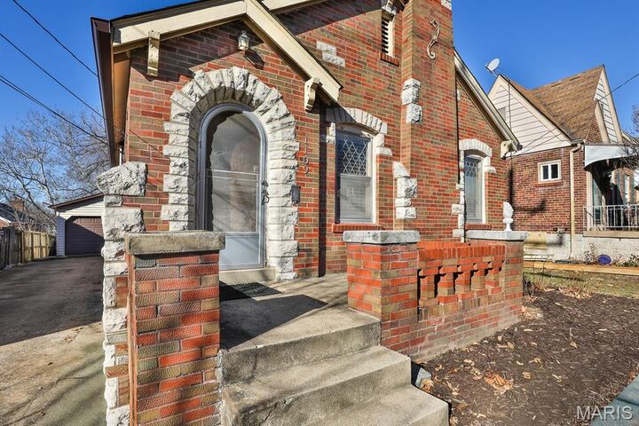 Property Photo: 1109 North And South Road MO 63130