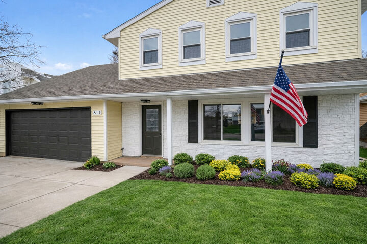 Property Photo: 811 Copley Lane IL 60431