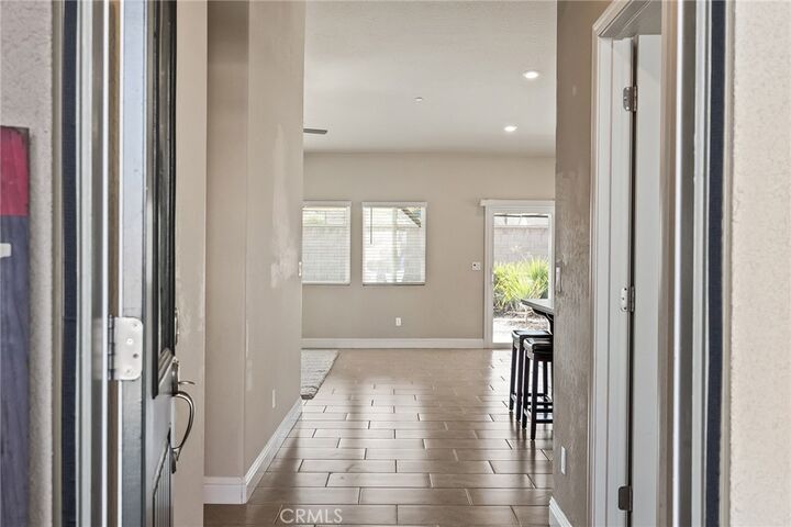 Property Photo:  701 Strada  CA 93245 