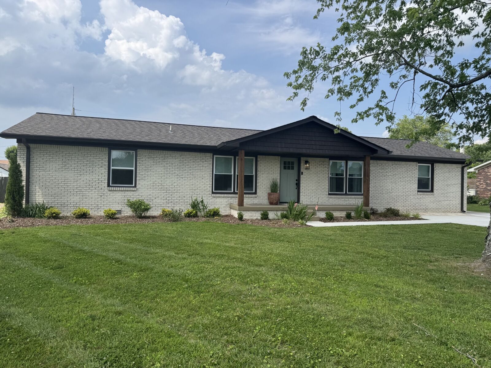 Property Photo: 402 8th St TN 38464