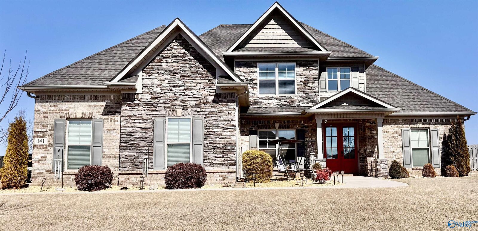 Property Photo:  141 Stonycrossing Road  AL 35759 