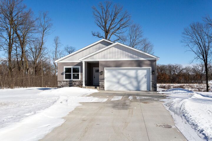Property Photo:  263 Eagle Ridge Drive  WI 54023 