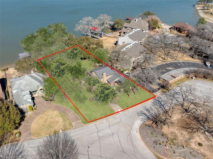 Property Photo:  400 Driftwood Court  TX 76020 