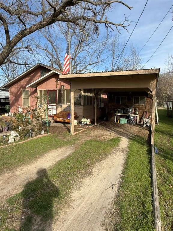 Property Photo:  710 Whitney Street  TX 76671 