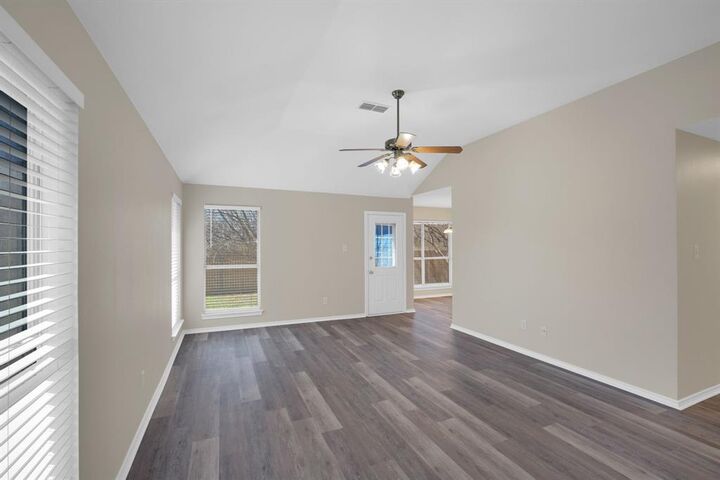 Property Photo: 203 Shawnee Trail TX 76009