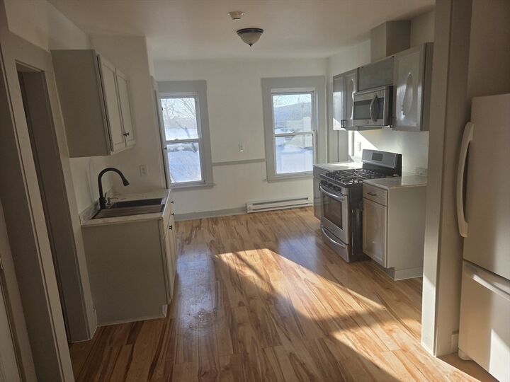 Property Photo:  40 Garnet Street 3  MA 01420 