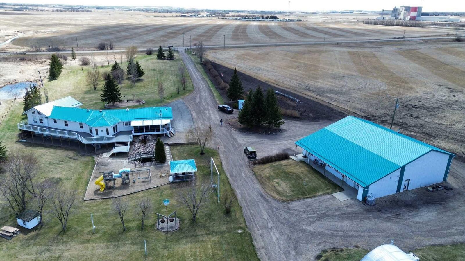 Property Photo: 27556 Township Road 372 AB T4G 0M5