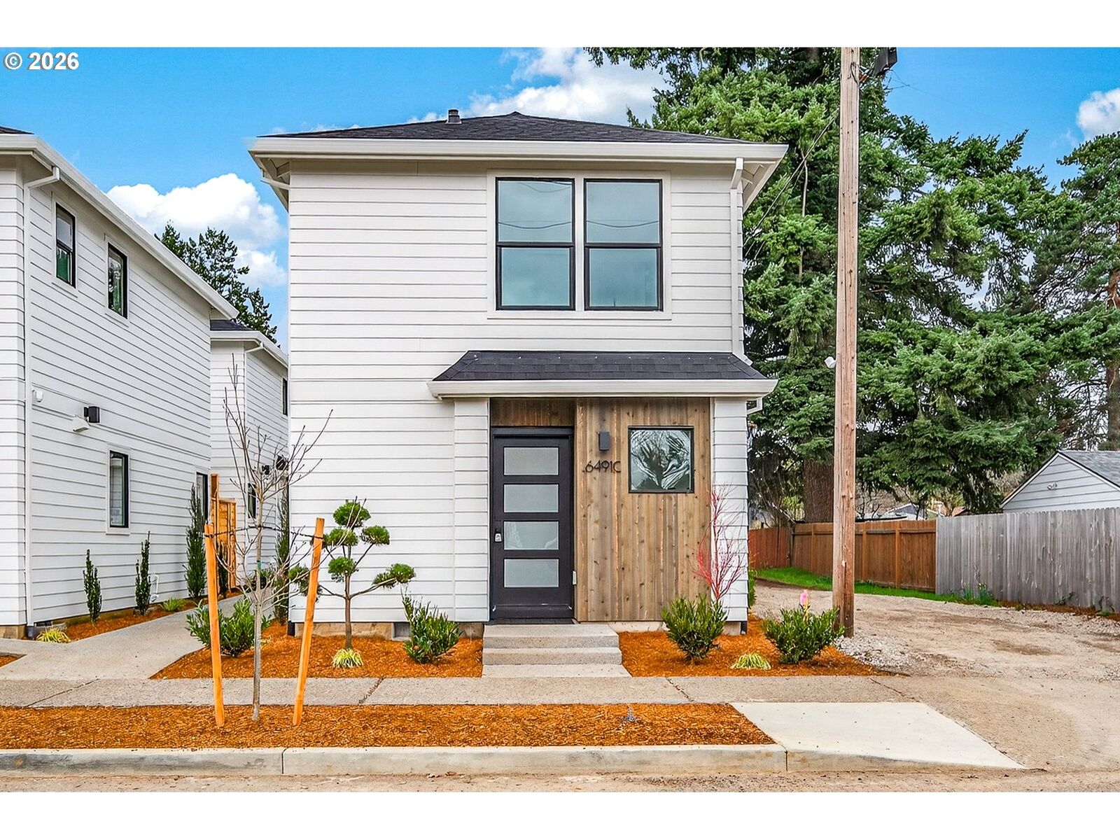 Property Photo: 6491 SE Ramona St C OR 97206