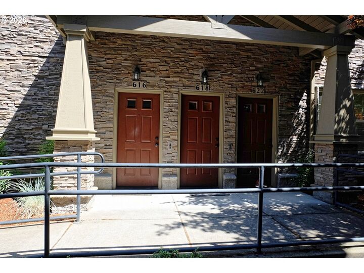 Property Photo:  618 NE Garswood Ln  OR 97006 