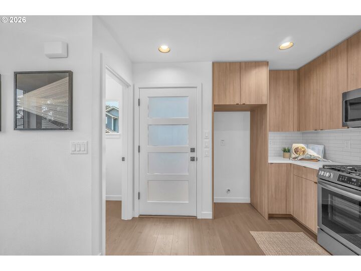 Property Photo:  6481 SE Ramona St C  OR 97206 