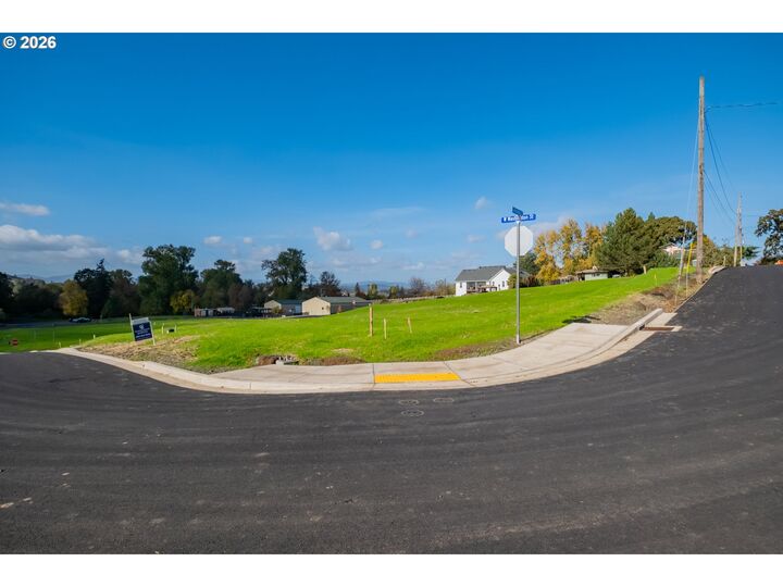 Property Photo:  8 W Grant St 8  OR 97111 