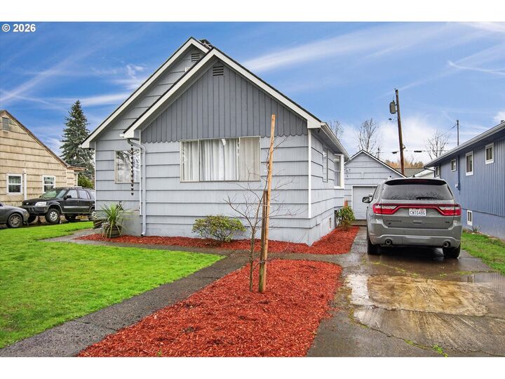 Property Photo: 1210 8th Ave WA 98632