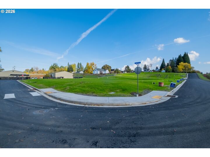 Property Photo:  1 W Grant St 1  OR 97111 